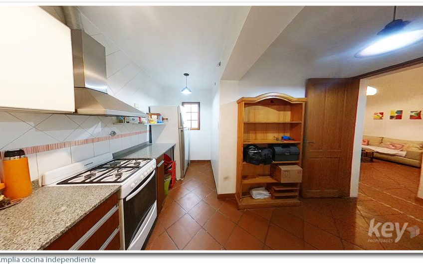 Hermosa casa de 4 ambientes con patio en Las Bases 200 – Liniers