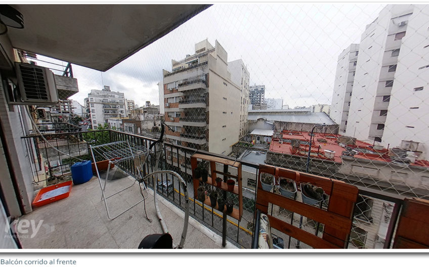 Departamento de 3 ambientes con balcón y cochera – Muy luminoso – Almagro