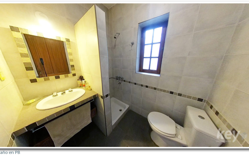 Hermosa casa de 4 ambientes con patio en Las Bases 200 – Liniers