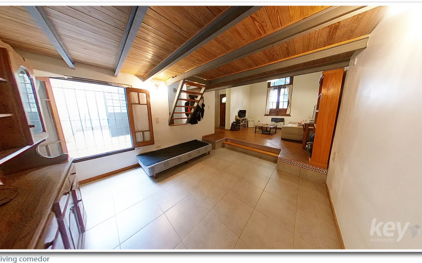 Hermosa casa de 4 ambientes con patio en Las Bases 200 – Liniers