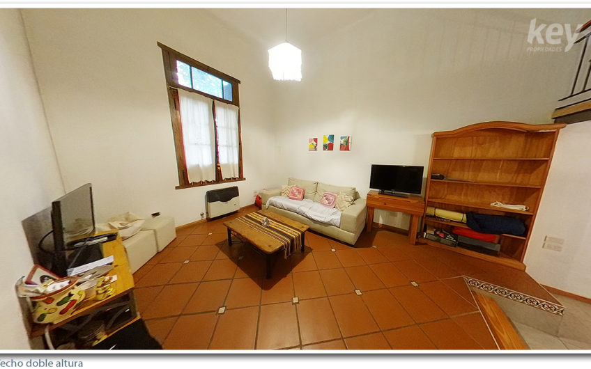 Hermosa casa de 4 ambientes con patio en Las Bases 200 – Liniers